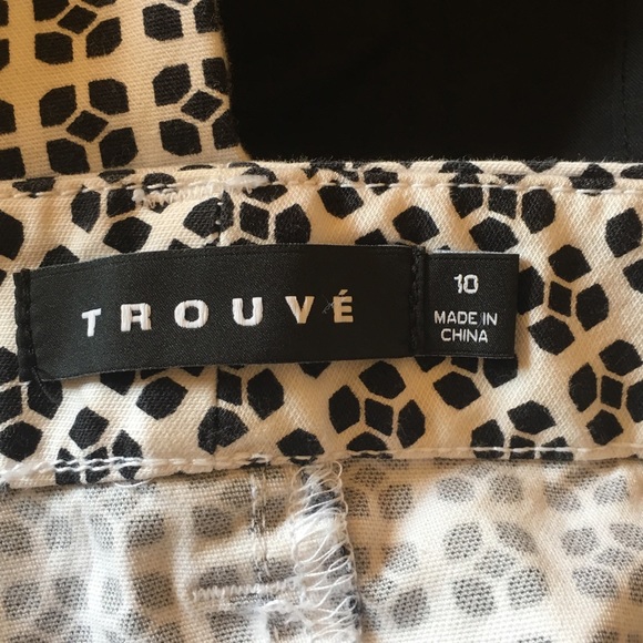 White and black quatrefoil Bermuda shorts - Picture 3 of 3